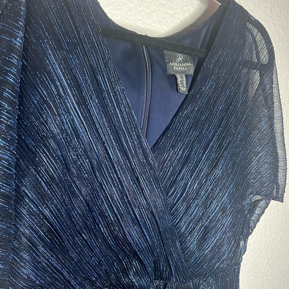 NWT-Adrianna Papell Metallic Crinkle dress, size 8. - Picture 4 of 16